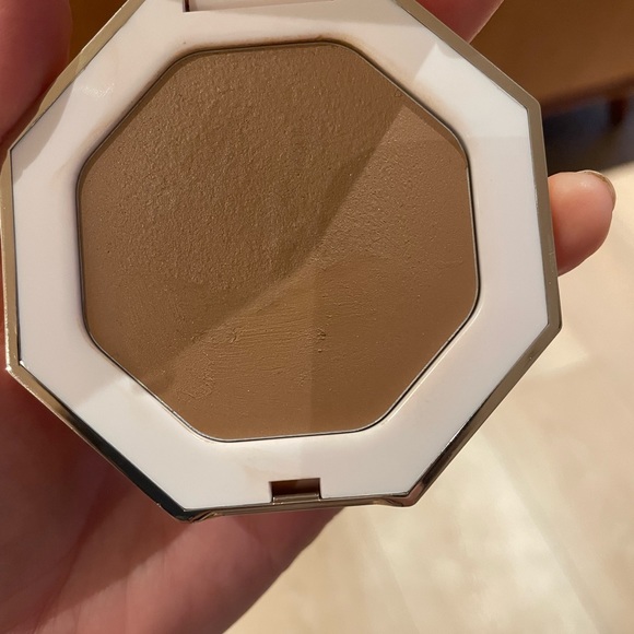 Fenty cheeks out cream bronzer - Butta biscuit - Picture 3 of 3